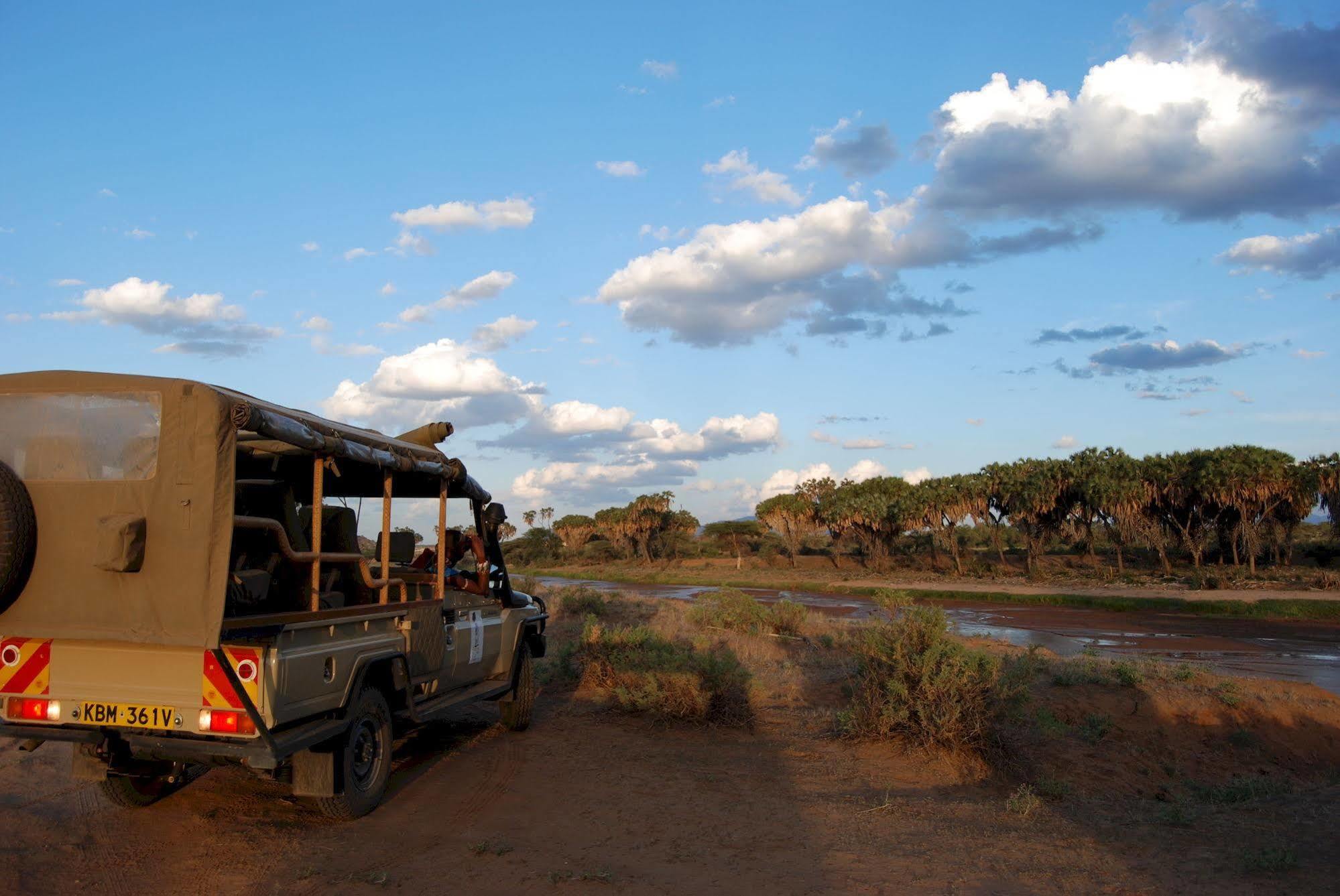 Elephant Bedroom Camp - Samburu Archers Post Bagian luar foto